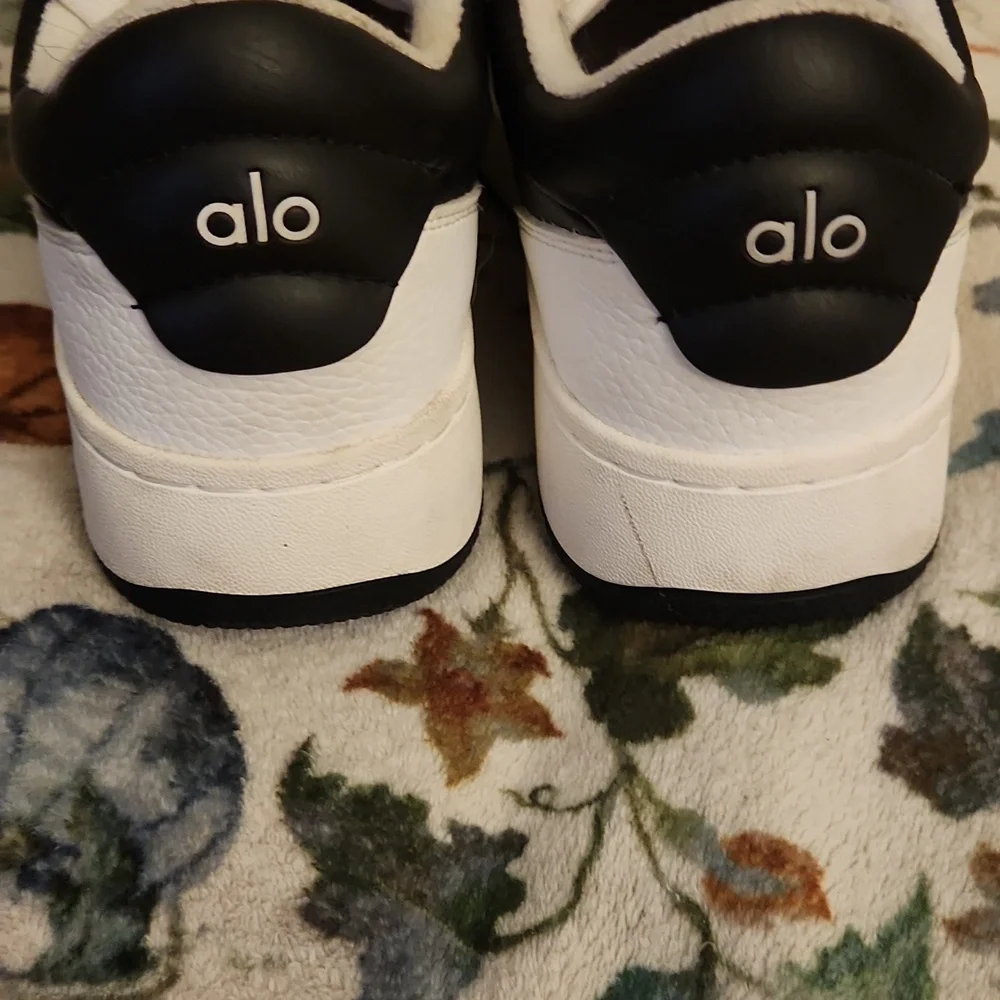 ALO Yoga Black and White Sneakers - Picture 2 of 5